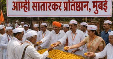 आम्ही सातारकर विकास प्रतिष्ठानच्या वतीने वारकऱ्यांना लाडू वाटप
